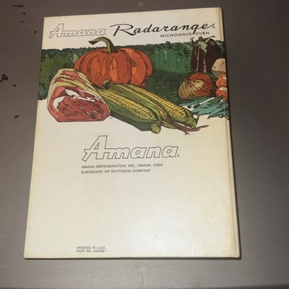 Amana Radarange Microwave Oven Cooking Guide Book‎ 1972 Vintage White